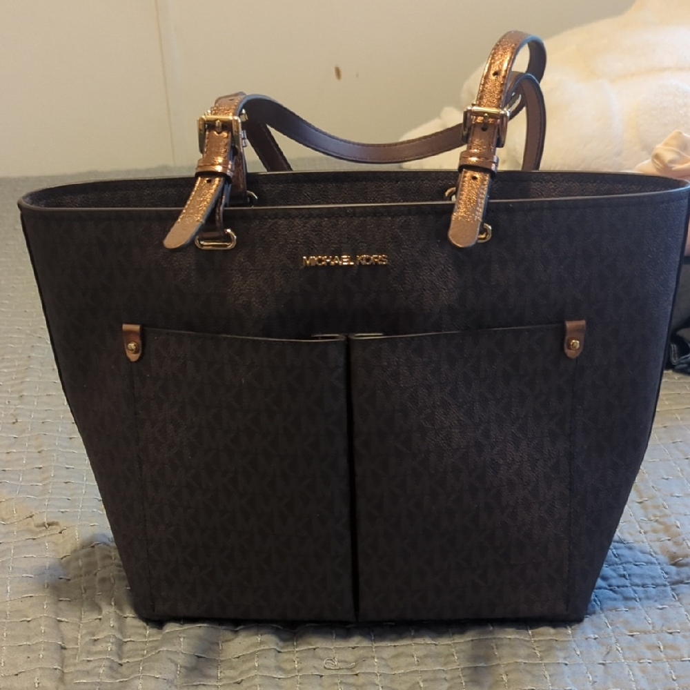 Michael Kors Gold and Brown Tote Elegant Design